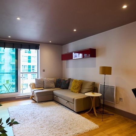 The Vauxhall Hideout - Comfy 2Bdr Flat With Balcony Лондон Екстериор снимка