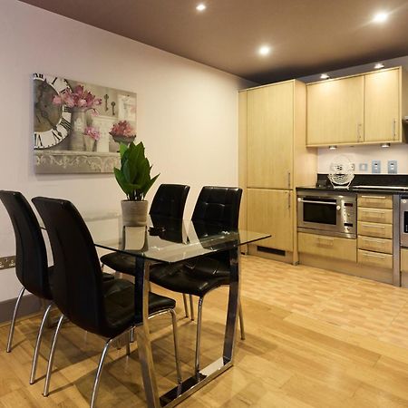 The Vauxhall Hideout - Comfy 2Bdr Flat With Balcony Лондон Екстериор снимка