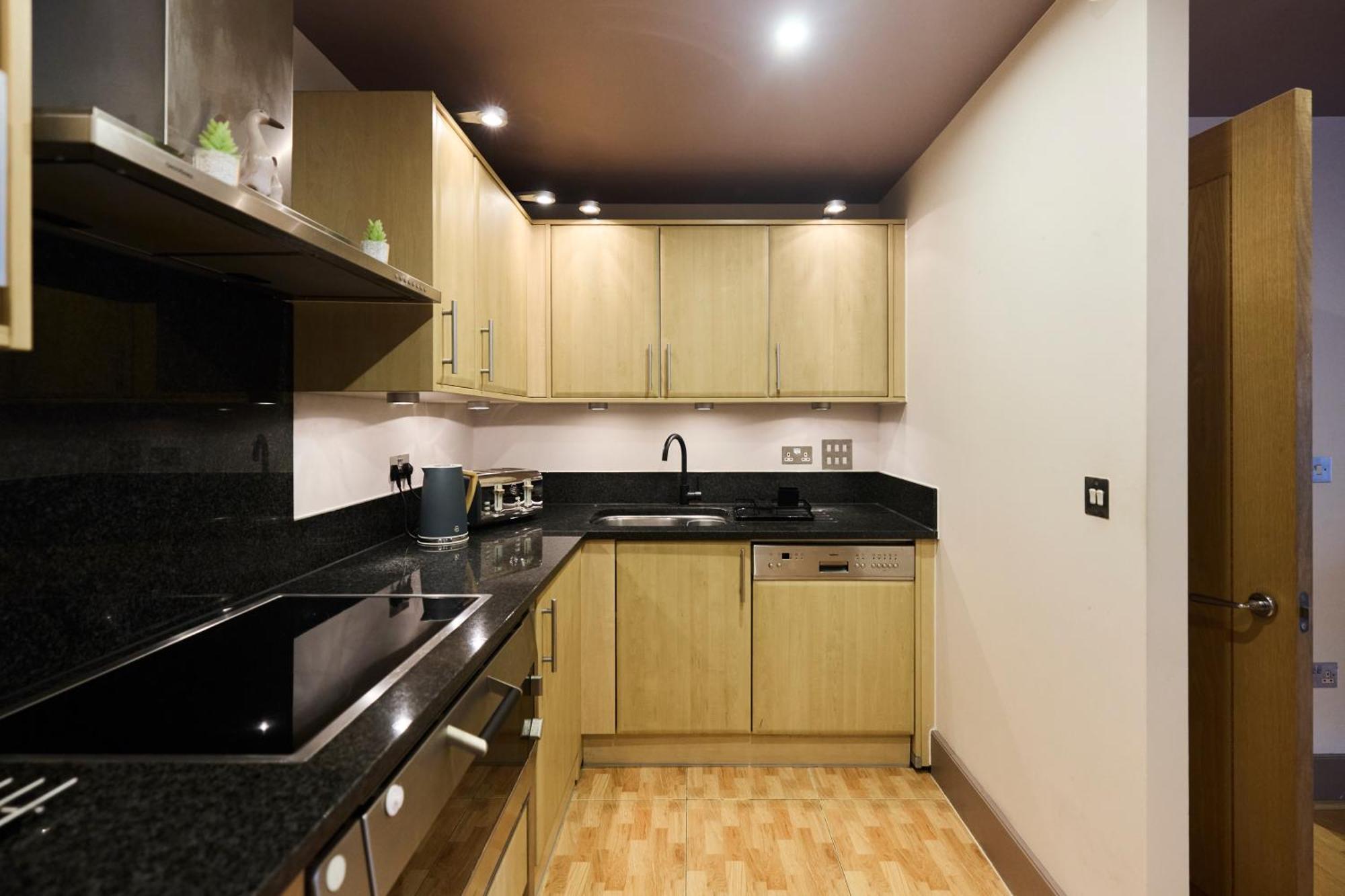 The Vauxhall Hideout - Comfy 2Bdr Flat With Balcony Лондон Екстериор снимка