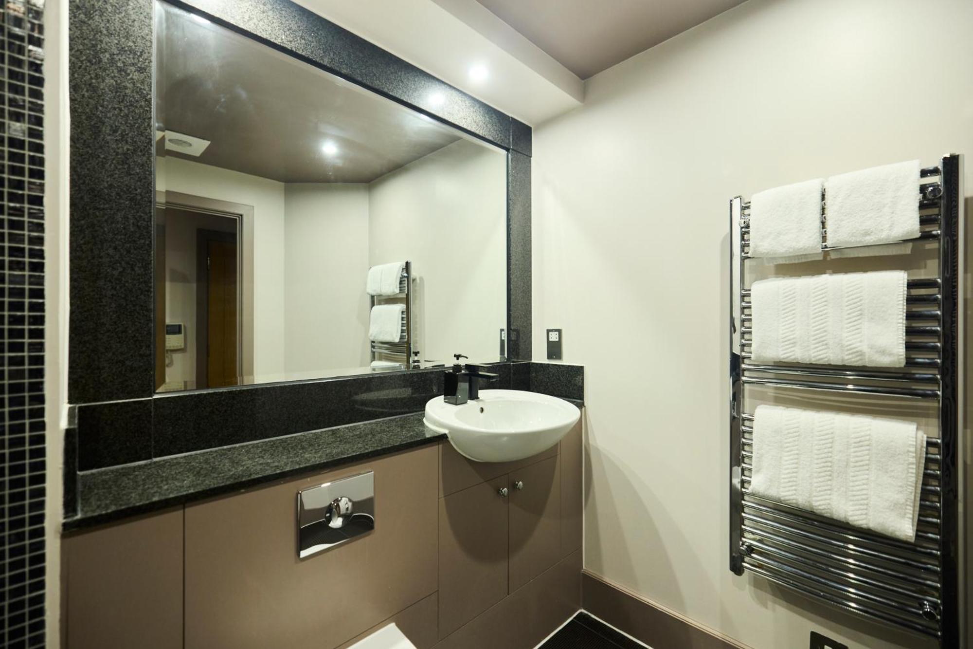 The Vauxhall Hideout - Comfy 2Bdr Flat With Balcony Лондон Екстериор снимка